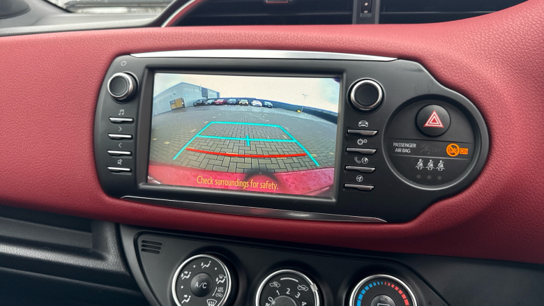 Toyota Yaris 1.5 VVT-i Blue Bi-tone 5dr Petrol Hatchback